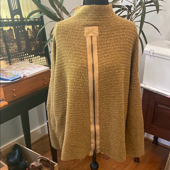 Free People Sweater with Zip back - Picture 2 of 4